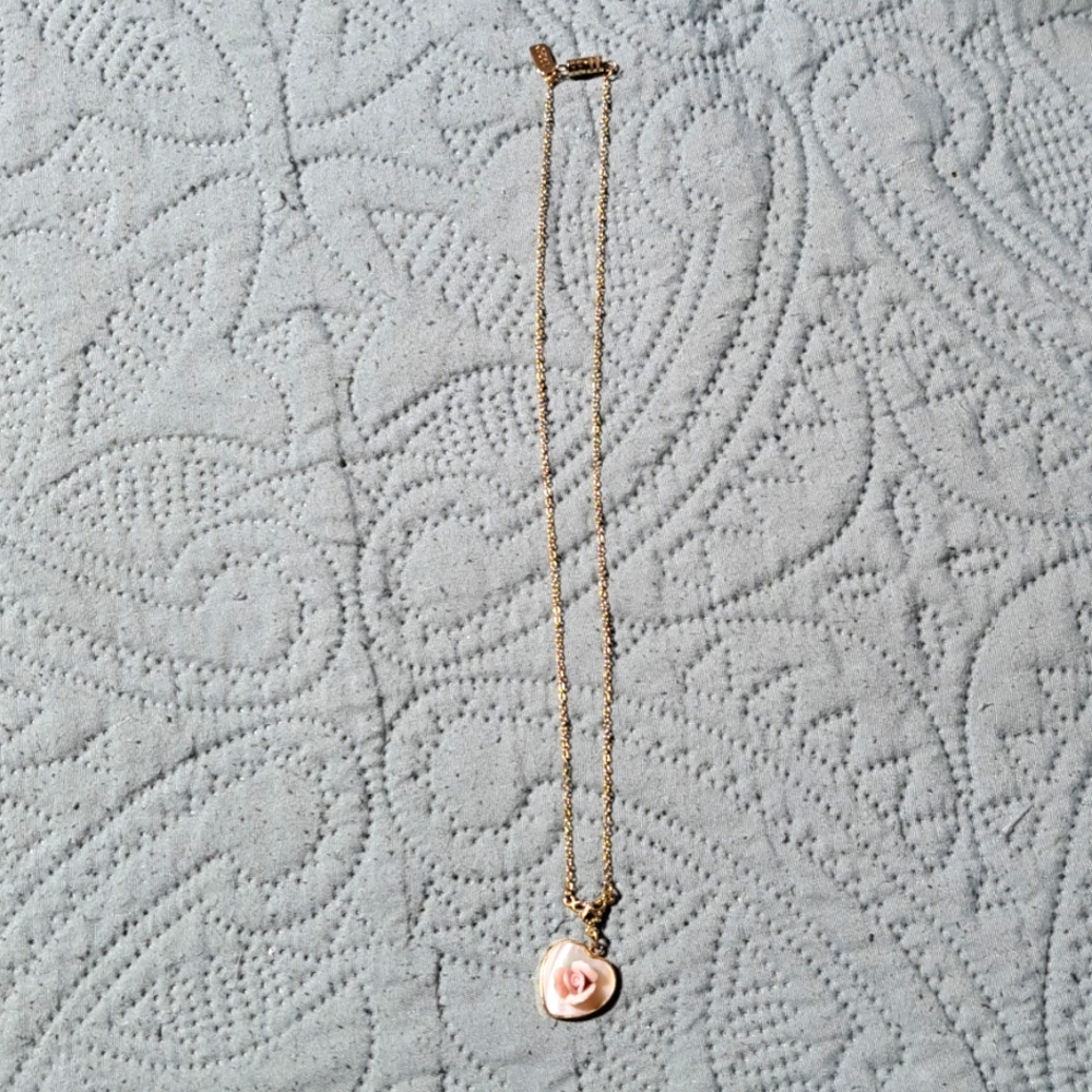 Vintage 192s dainty heart abalone gold tone necklace